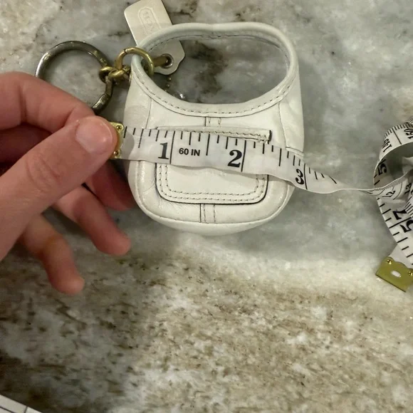 Rare EUC Coach Ergo bone white keychain with hangtag - Picture 3 of 7